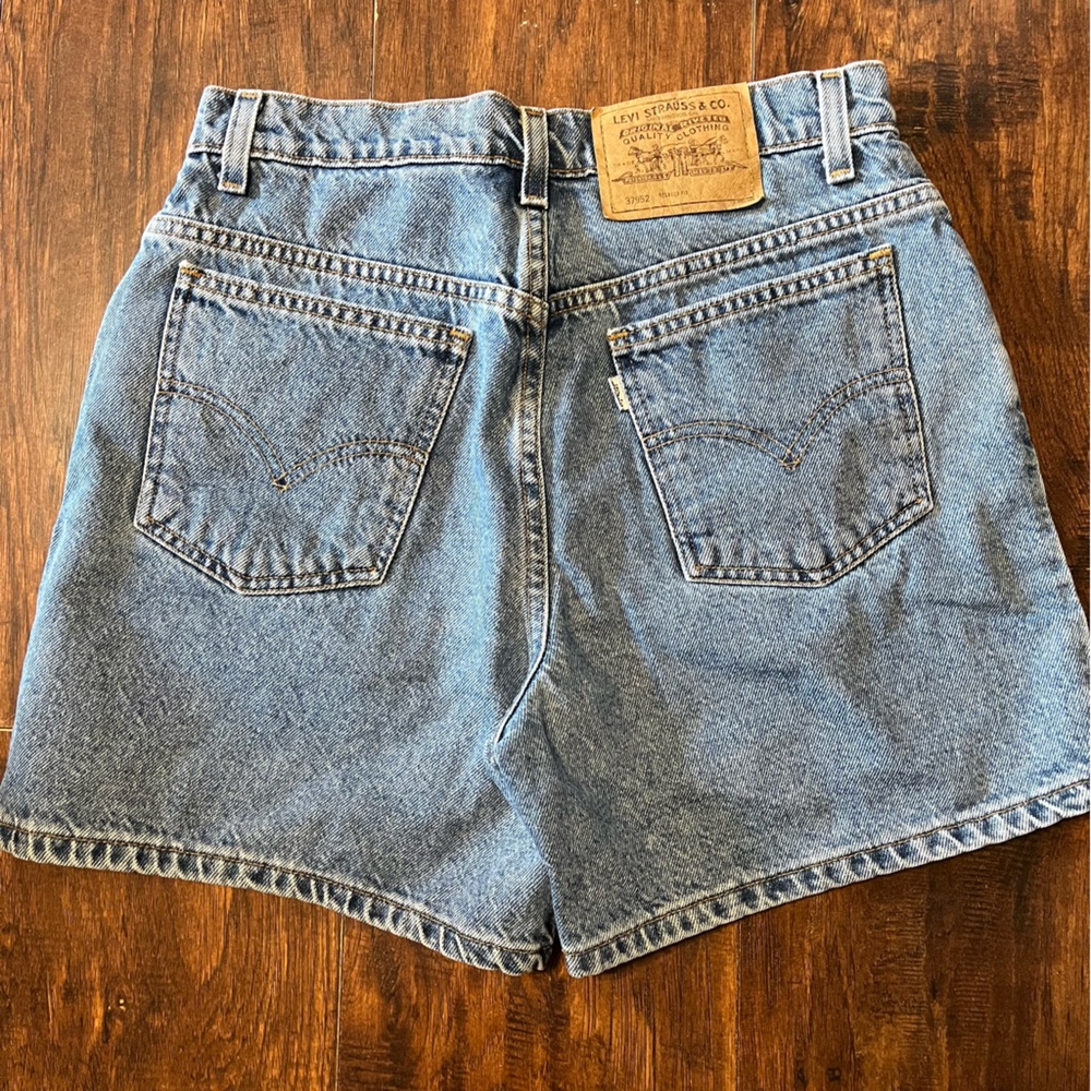 Vintage Levi’s 950 Shorts